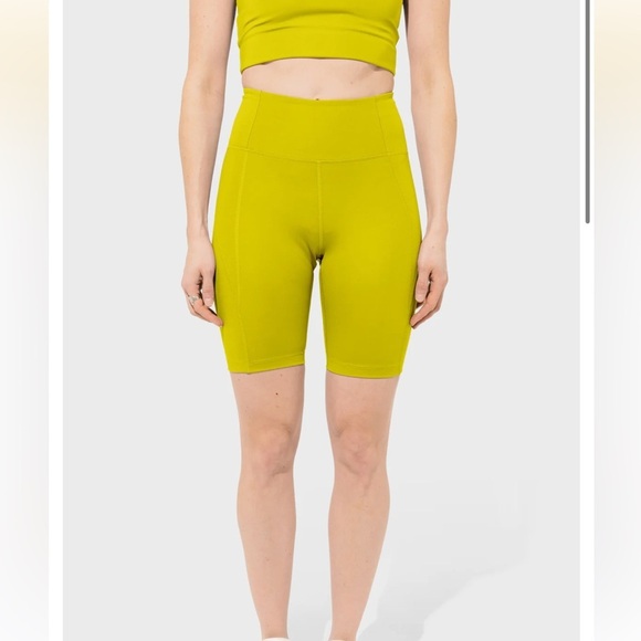 GIRLFRIEND COLLECTIVE High Rise Bike Shorts in Chartreuse - Picture 2 of 12